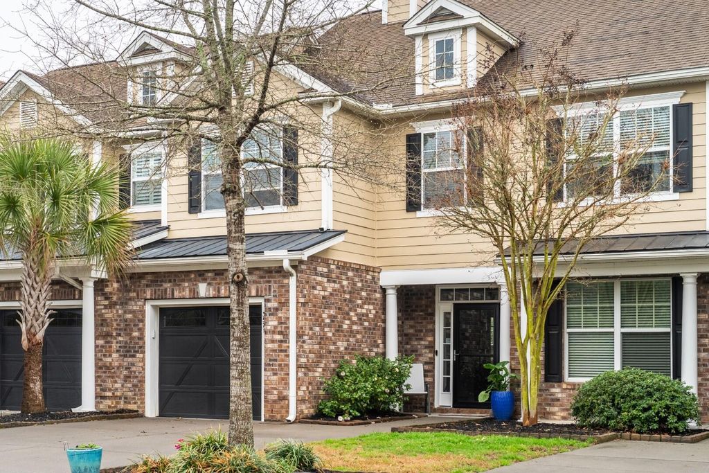 Image 3 of property listing at 3571 Bagley Drive, Mount Pleasant, SC 29466