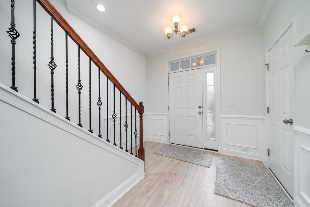 Image 5 of property listing at 3571 Bagley Drive, Mount Pleasant, SC 29466