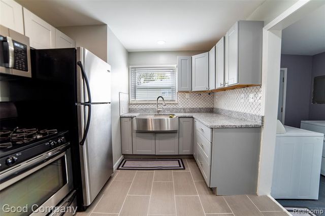 3991 Stolzenfeld Avenue, Warren, MI 48091
