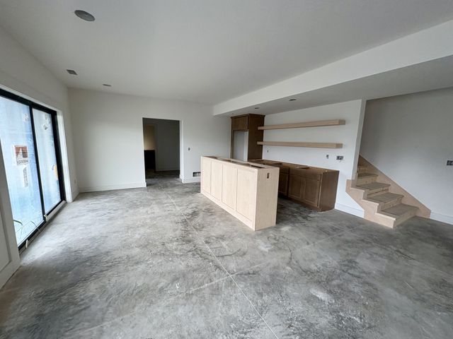 1385 S 81st Street, West Des Moines, IA 50266