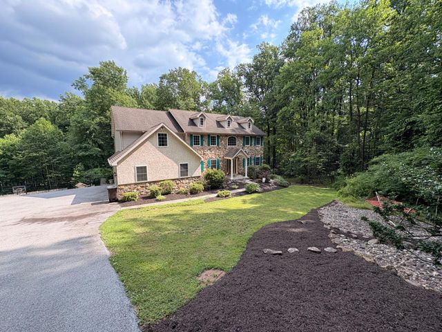52 HESS RD, Boyertown, PA 19512