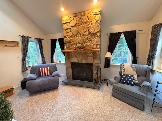 52 HESS RD, Boyertown, PA 19512