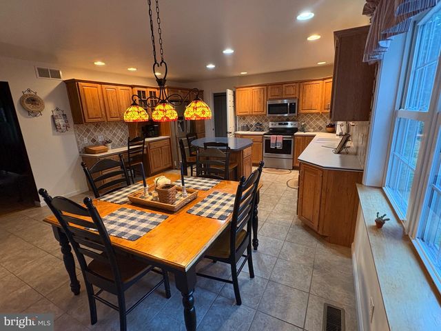 52 HESS RD, Boyertown, PA 19512