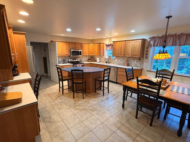 52 HESS RD, Boyertown, PA 19512