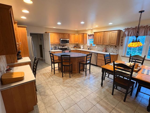 52 HESS RD, Boyertown, PA 19512