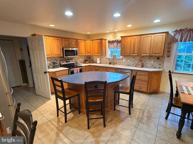 52 HESS RD, Boyertown, PA 19512