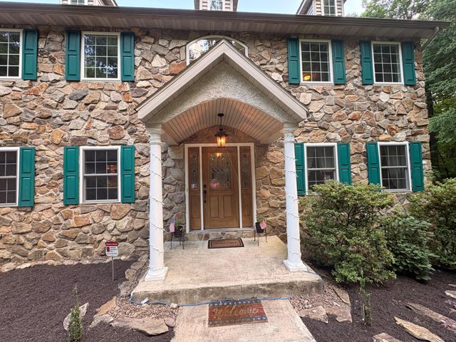52 HESS RD, Boyertown, PA 19512