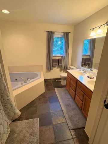 52 HESS RD, Boyertown, PA 19512