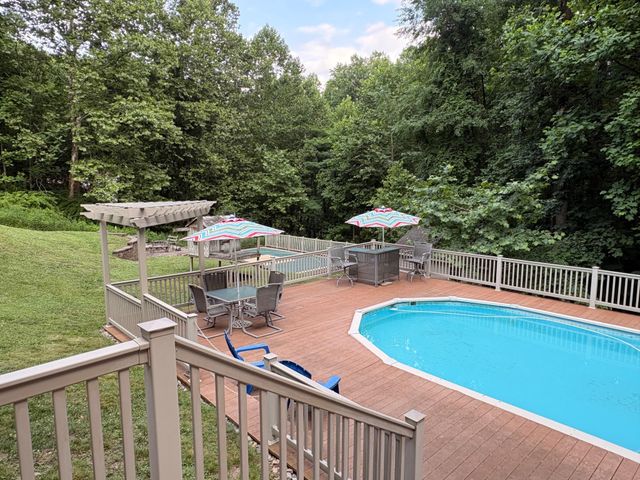 52 HESS RD, Boyertown, PA 19512