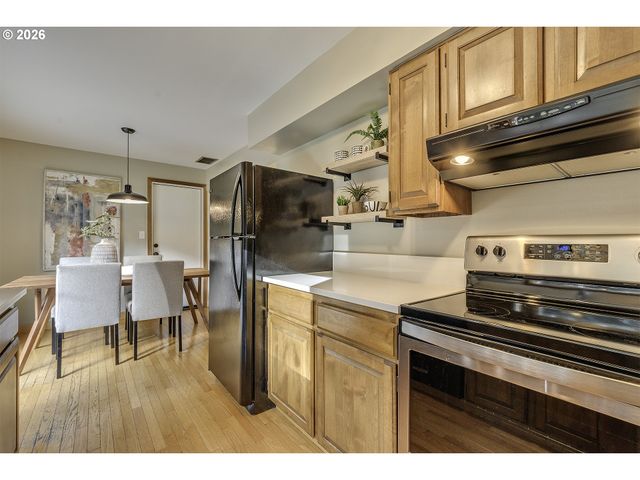 6096 HARRINGTON Ave, Lake Oswego, OR 97035