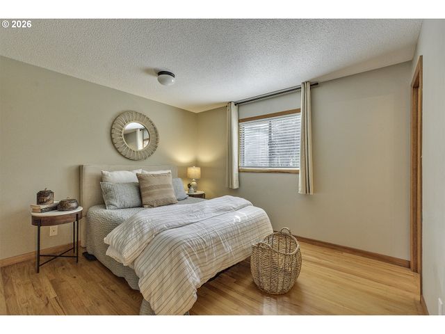 6096 HARRINGTON Ave, Lake Oswego, OR 97035