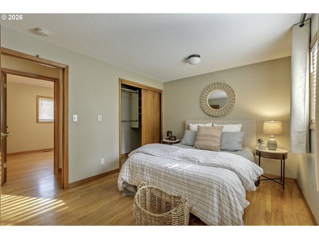 6096 HARRINGTON Ave, Lake Oswego, OR 97035