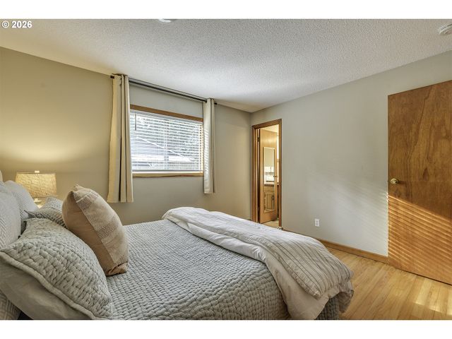 6096 HARRINGTON Ave, Lake Oswego, OR 97035