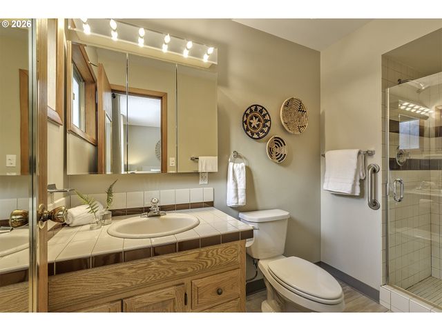 6096 HARRINGTON Ave, Lake Oswego, OR 97035