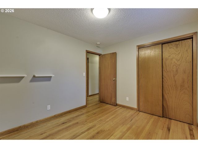 6096 HARRINGTON Ave, Lake Oswego, OR 97035