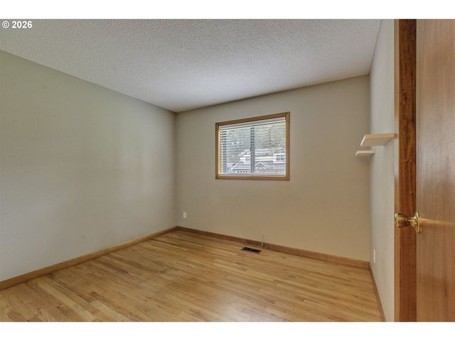 6096 HARRINGTON Ave, Lake Oswego, OR 97035