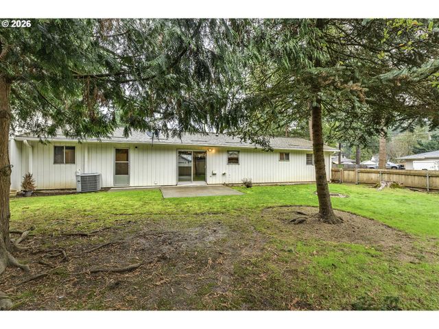 6096 HARRINGTON Ave, Lake Oswego, OR 97035