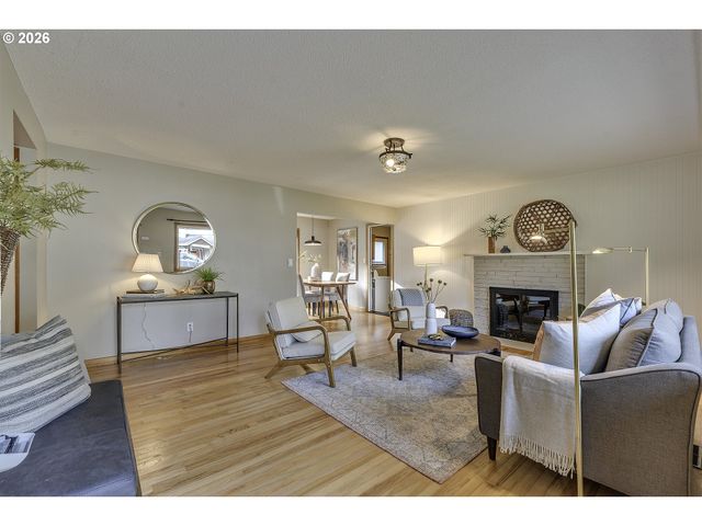 6096 HARRINGTON Ave, Lake Oswego, OR 97035