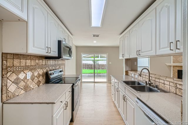 7123 Winter Ridge, Converse, TX 78109