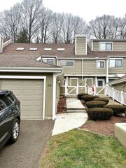 27 Country Walk 27, Shelton, CT 06484