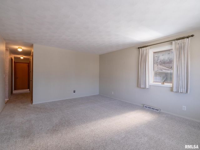 216 SCHRAMM Drive, Pekin, IL 61554