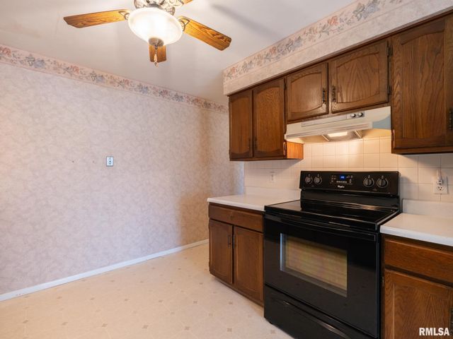 216 SCHRAMM Drive, Pekin, IL 61554