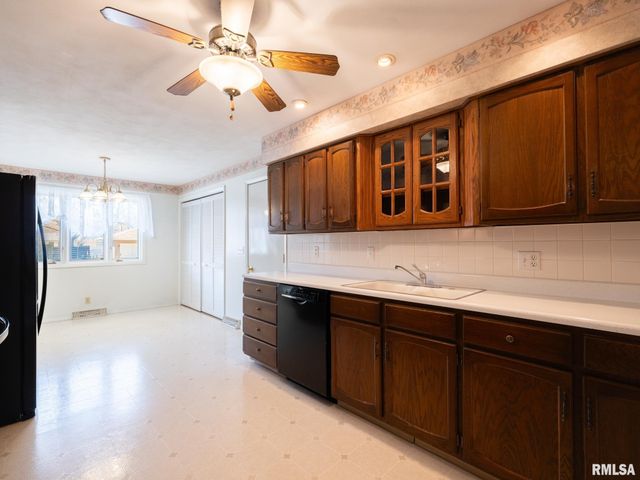 216 SCHRAMM Drive, Pekin, IL 61554