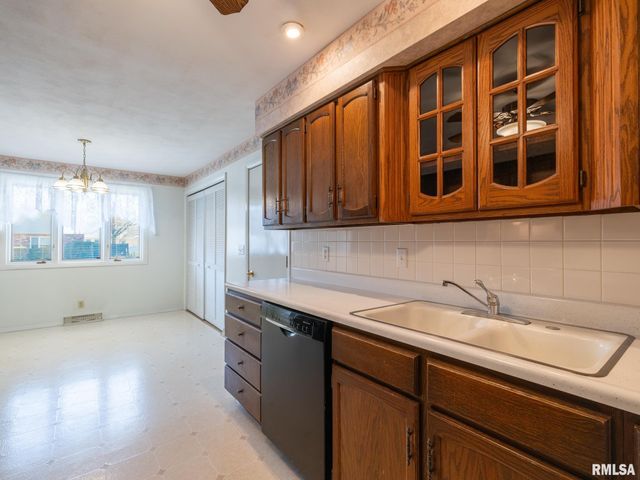 216 SCHRAMM Drive, Pekin, IL 61554