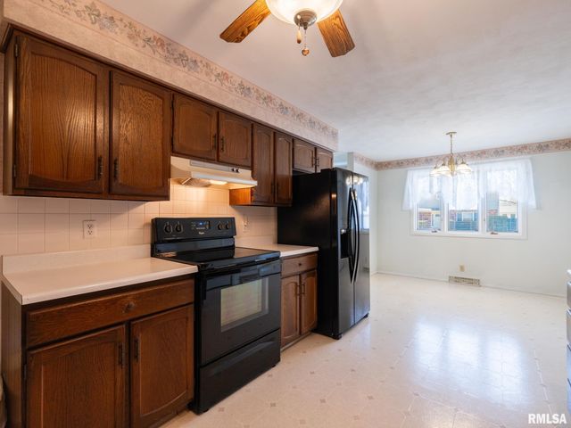 216 SCHRAMM Drive, Pekin, IL 61554