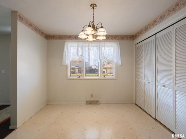 216 SCHRAMM Drive, Pekin, IL 61554