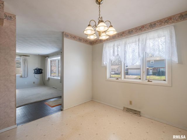 216 SCHRAMM Drive, Pekin, IL 61554