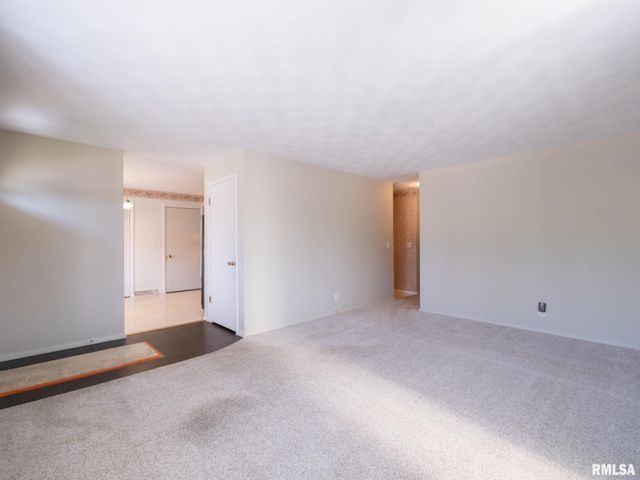 216 SCHRAMM Drive, Pekin, IL 61554