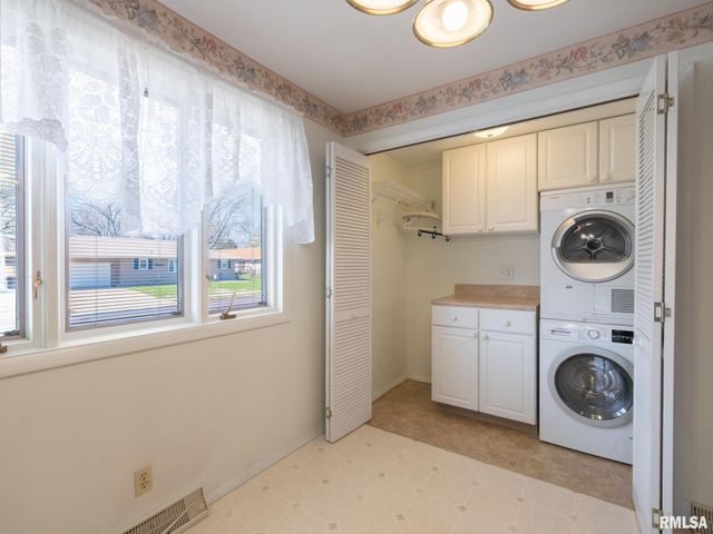 216 SCHRAMM Drive, Pekin, IL 61554