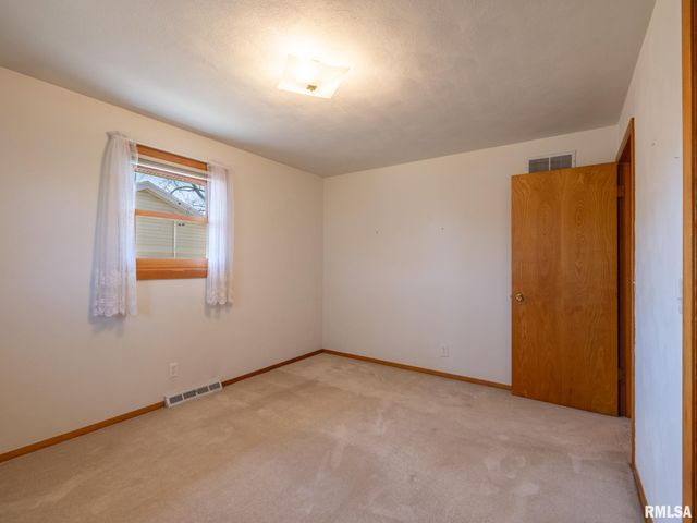 216 SCHRAMM Drive, Pekin, IL 61554