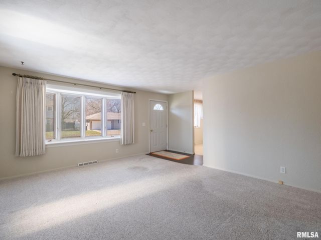 216 SCHRAMM Drive, Pekin, IL 61554