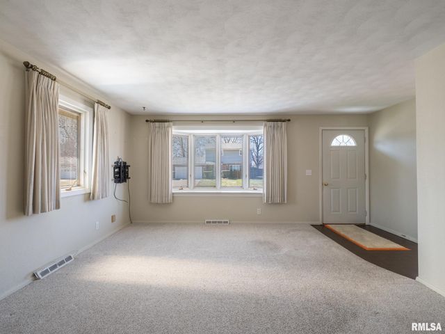 216 SCHRAMM Drive, Pekin, IL 61554