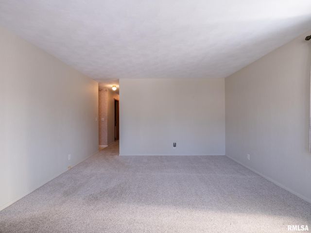 216 SCHRAMM Drive, Pekin, IL 61554