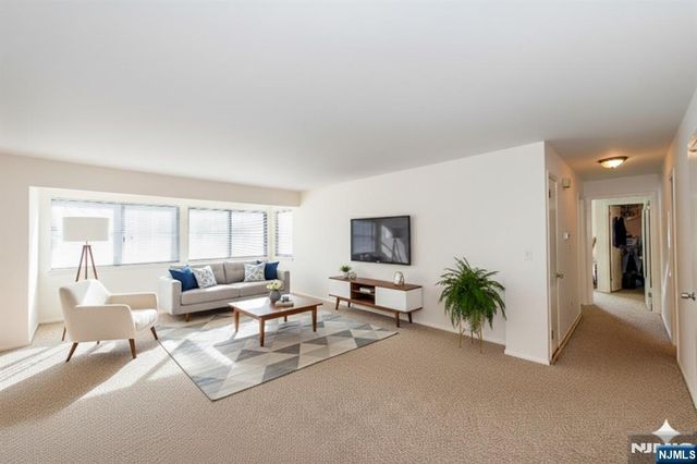 4125 Hilltop Road, Mahwah, NJ 07430