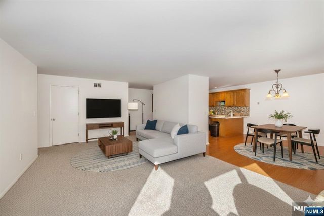 4125 Hilltop Road, Mahwah, NJ 07430