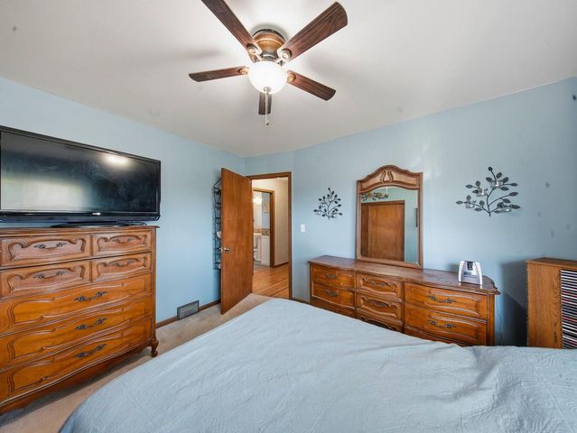 318 Dodie DRIVE, Waukesha, WI 53189