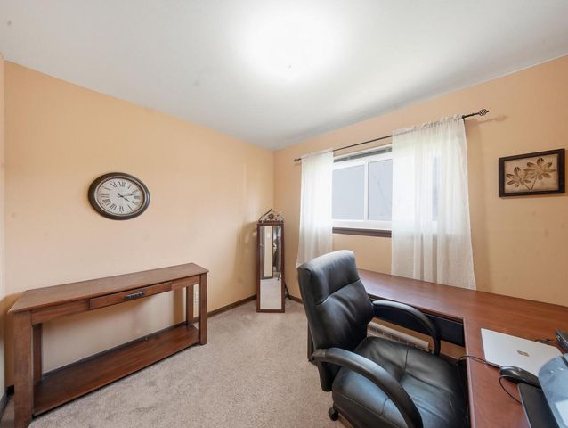 318 Dodie DRIVE, Waukesha, WI 53189