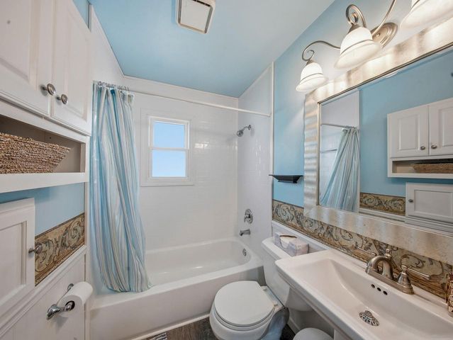318 Dodie DRIVE, Waukesha, WI 53189