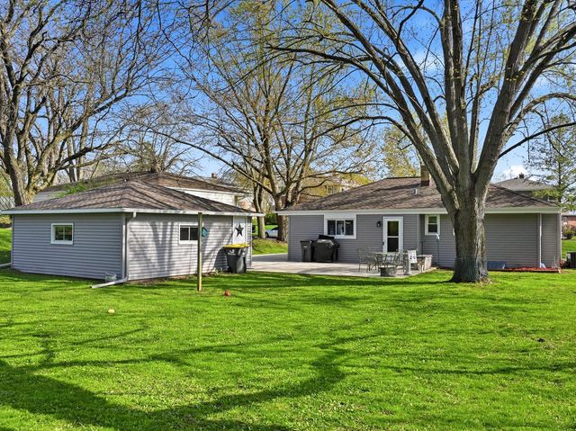 318 Dodie DRIVE, Waukesha, WI 53189