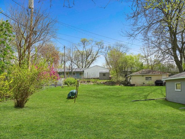 318 Dodie DRIVE, Waukesha, WI 53189