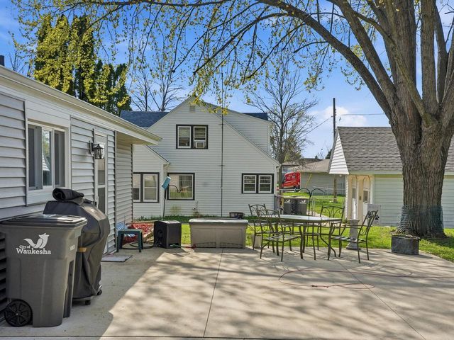318 Dodie DRIVE, Waukesha, WI 53189