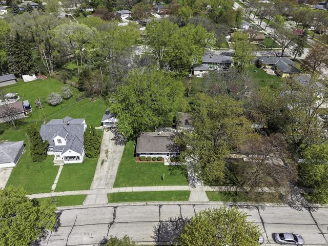 318 Dodie DRIVE, Waukesha, WI 53189