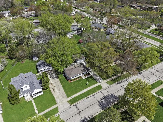 318 Dodie DRIVE, Waukesha, WI 53189