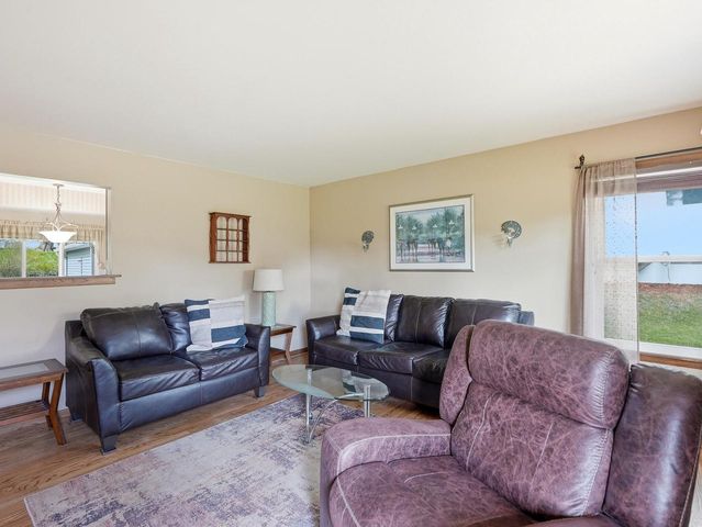 318 Dodie DRIVE, Waukesha, WI 53189
