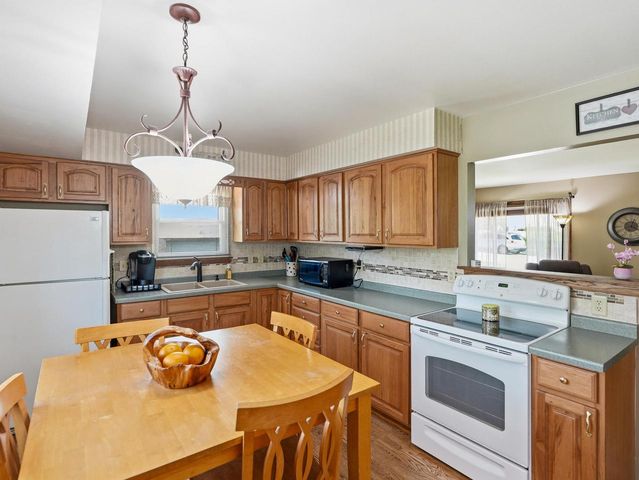 318 Dodie DRIVE, Waukesha, WI 53189