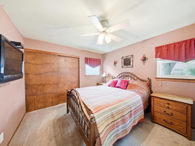 318 Dodie DRIVE, Waukesha, WI 53189